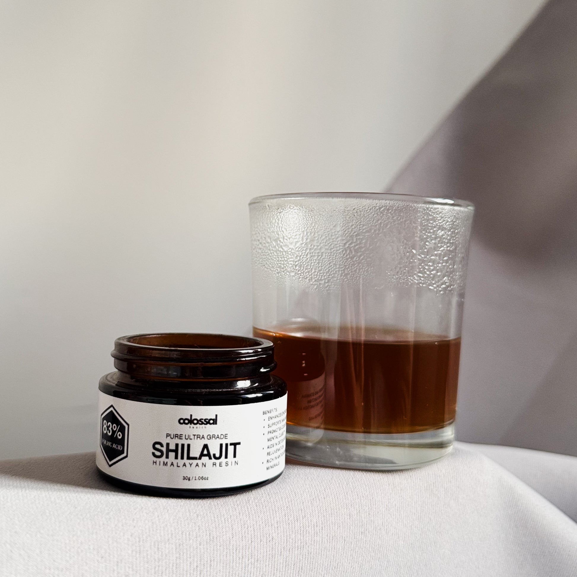 Shilajit resin dissolving in warm water – how to take Shilajit daily